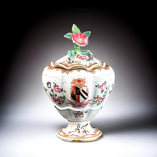 19th Century Samson Paris Armorial Porcelain Covered Vase, “Esse Quam Videri”, 7.7”