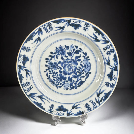 1730–1790年。中国瓷盘 - 清朝乾隆年间，缠枝花卉纹